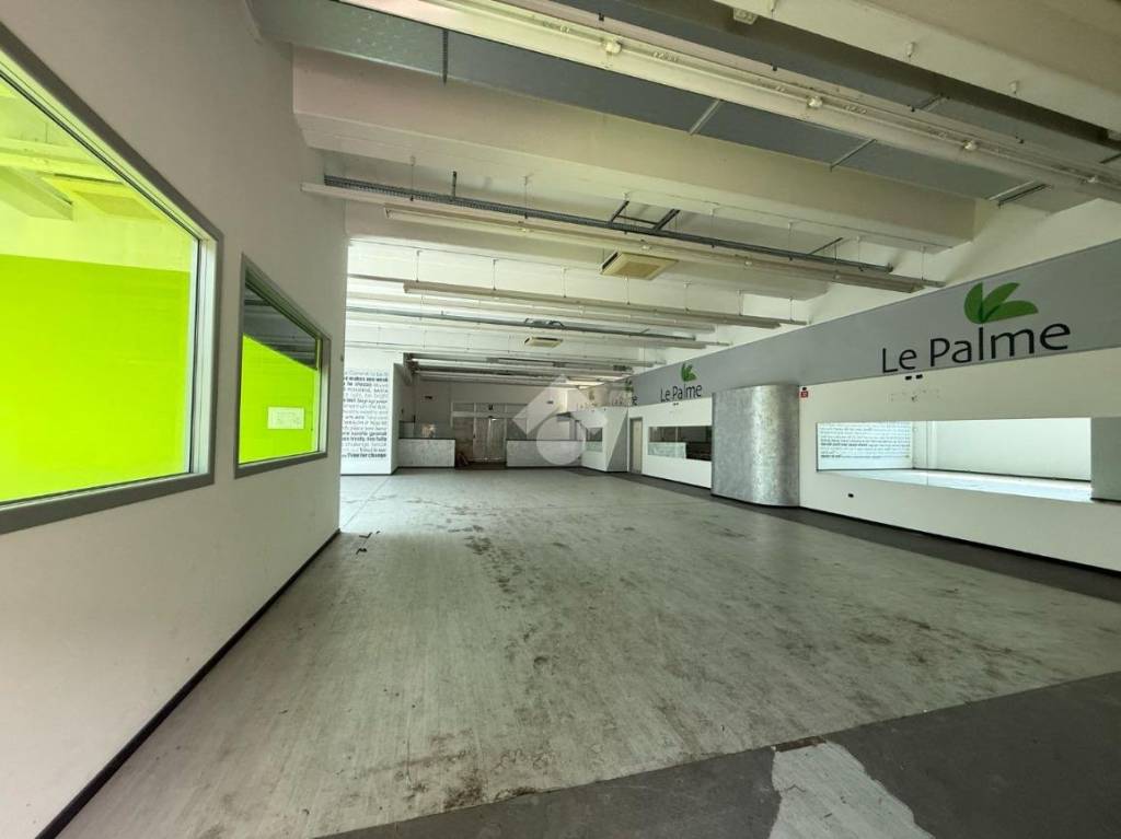 locale commerciale in affitto a Calcinate