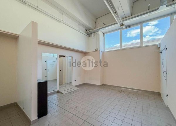 negozio in affitto a Calcinate