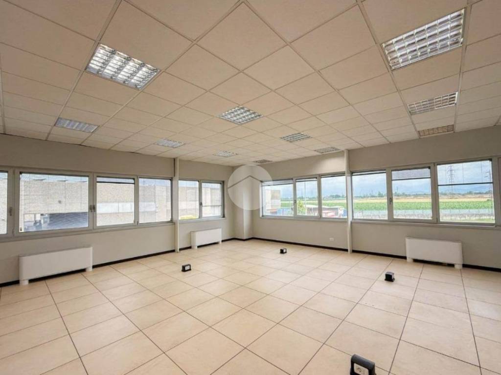 ufficio in affitto a Calcinate