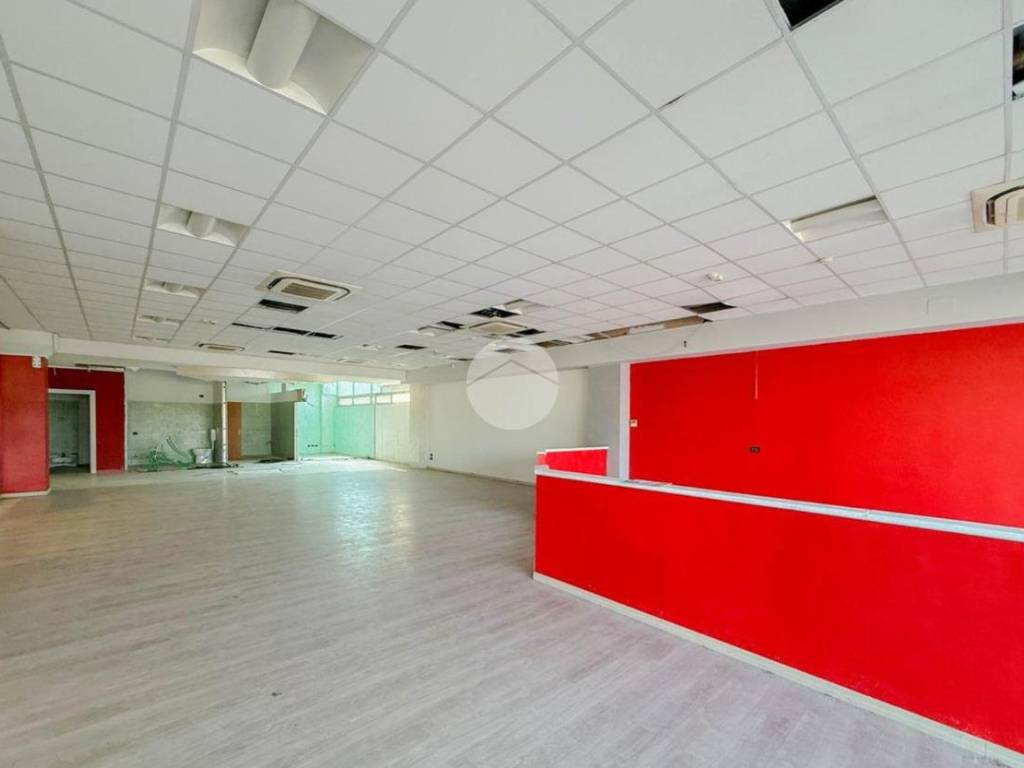 negozio in affitto a Calcinate