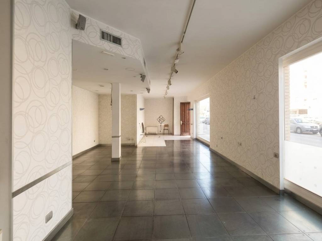 negozio in affitto a Calcinate
