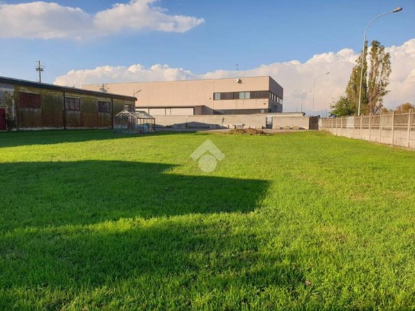 terreno edificabile in affitto a Calcio