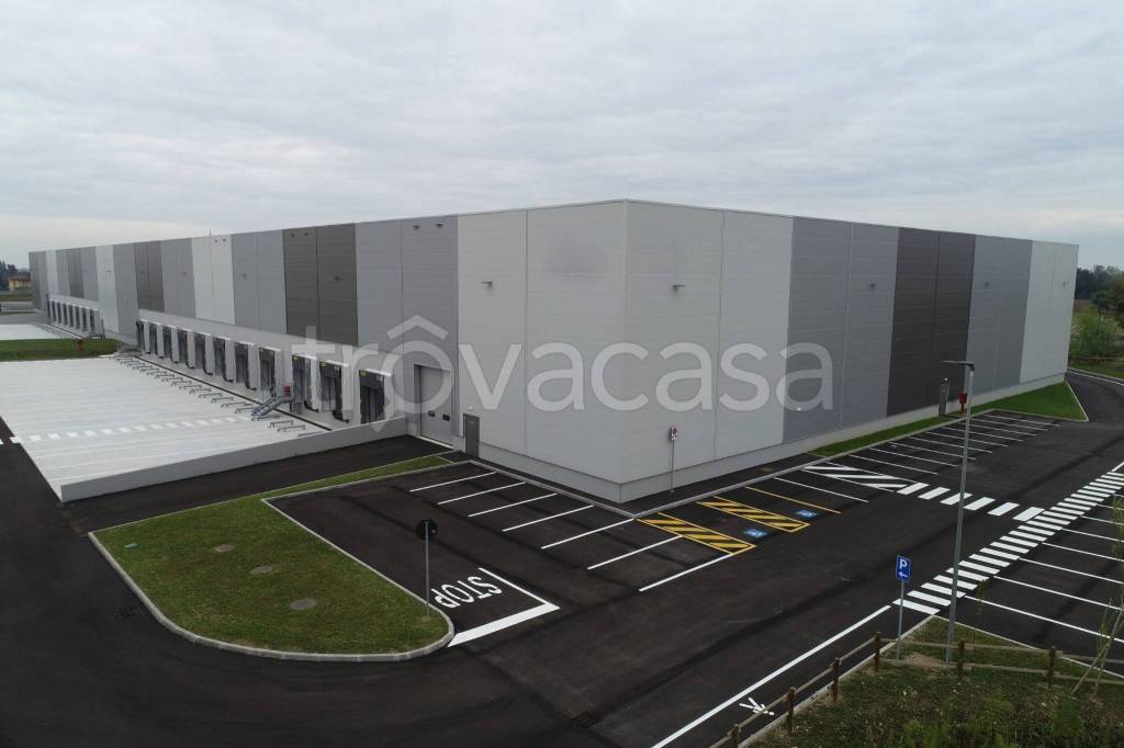locale commerciale in affitto a Calcio