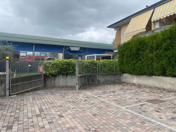 locale commerciale in affitto a Calusco d'Adda