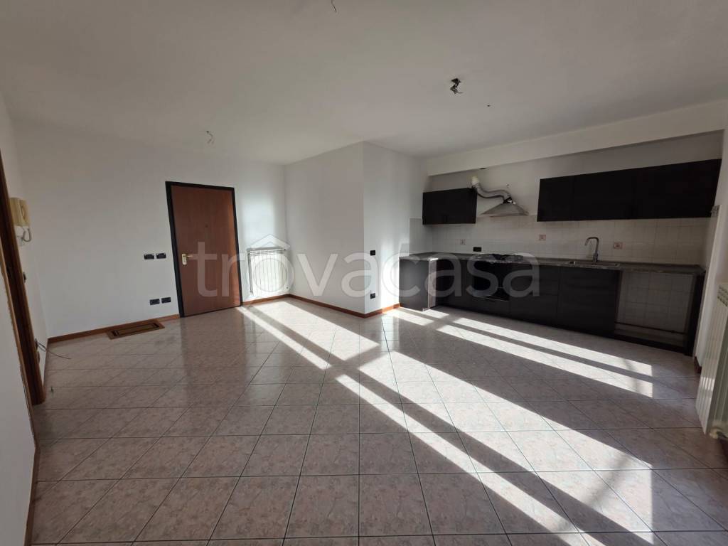 appartamento in affitto a Calusco d'Adda