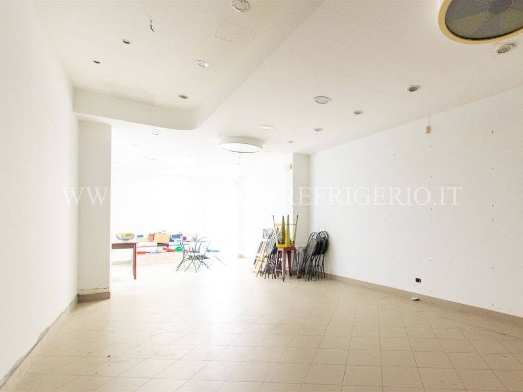 negozio in affitto a Calusco d'Adda