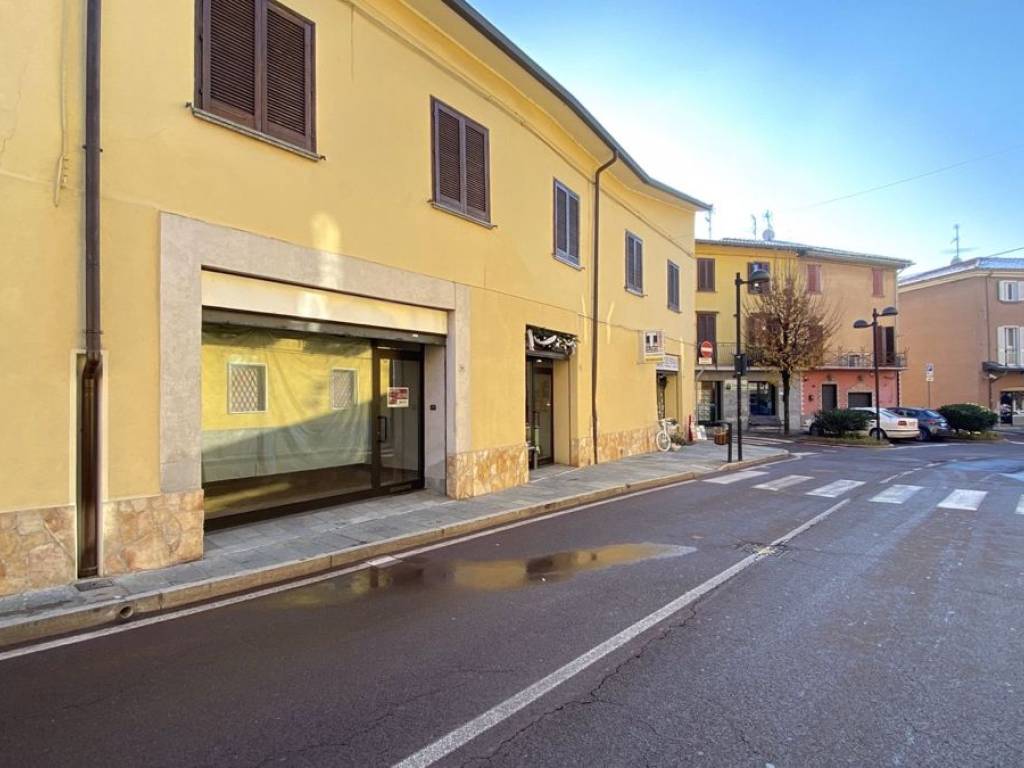 negozio in affitto a Calusco d'Adda