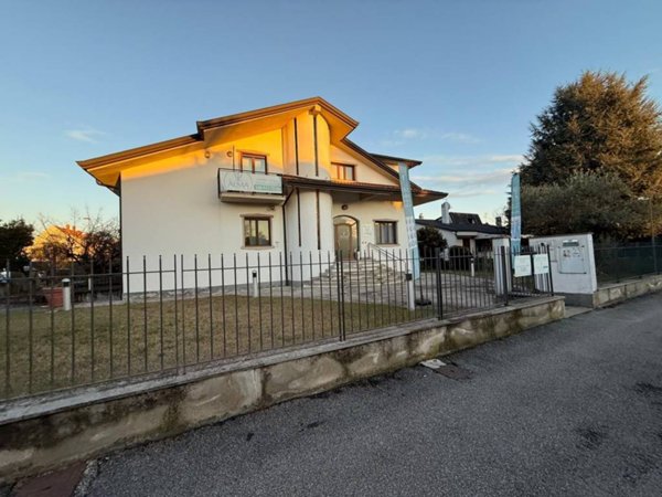 negozio in affitto a Calvenzano