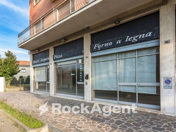 negozio in affitto a Capriate San Gervasio