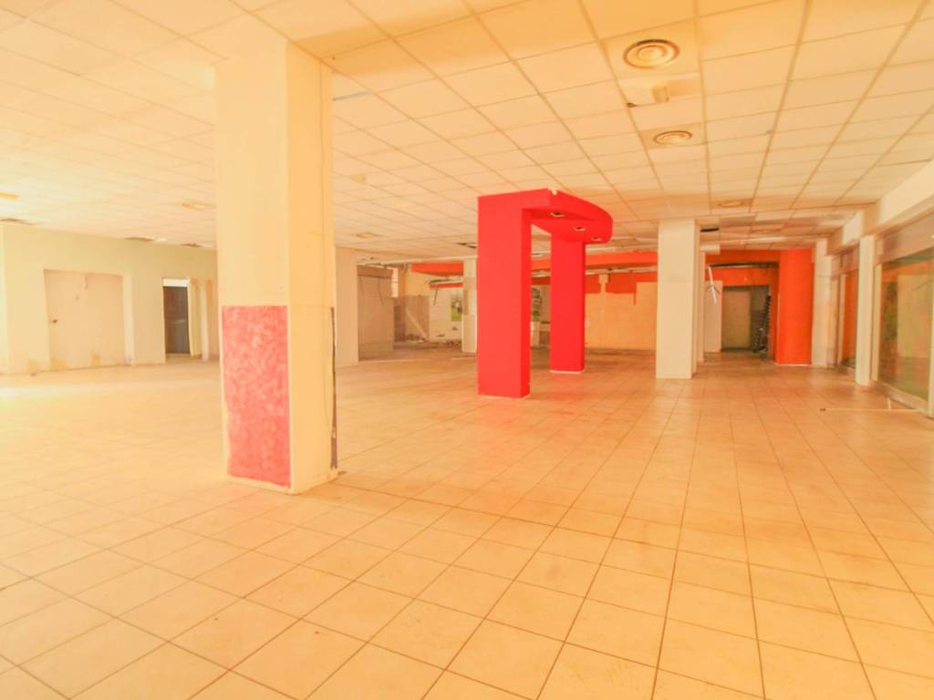 negozio in affitto a Capriate San Gervasio