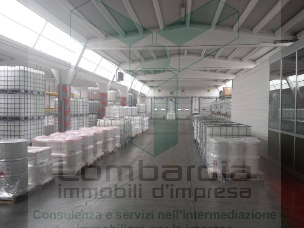 locale commerciale in affitto a Capriate San Gervasio