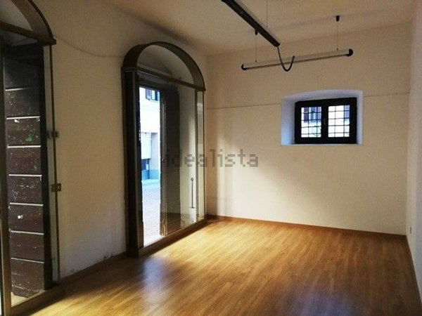 locale commerciale in affitto a Caprino Bergamasco in zona Ombria