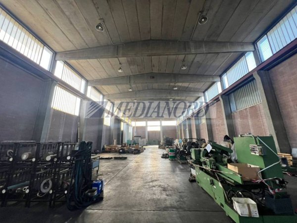 locale commerciale in affitto a Caravaggio