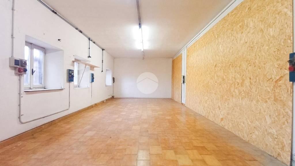 locale commerciale in affitto a Caravaggio