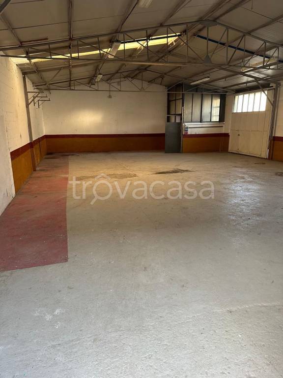 locale commerciale in affitto a Caravaggio