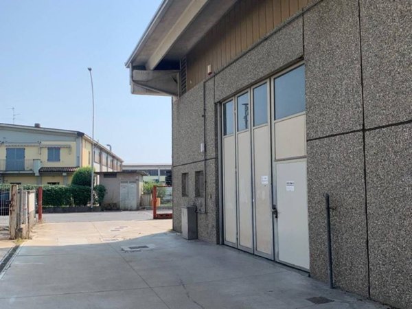 locale commerciale in affitto a Caravaggio