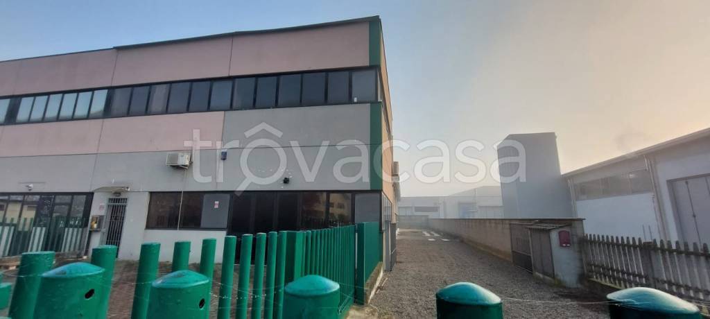locale commerciale in affitto a Caravaggio