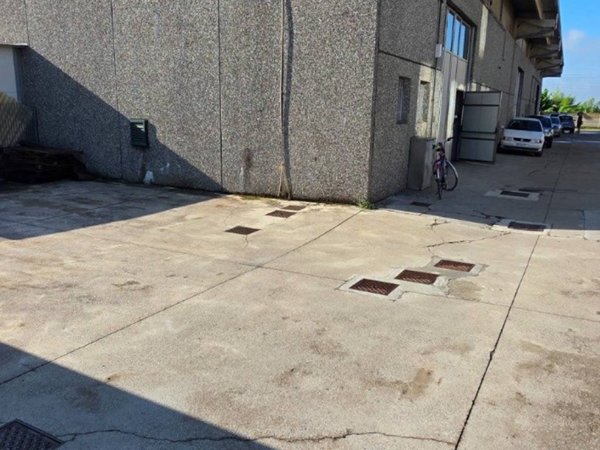 locale commerciale in affitto a Caravaggio