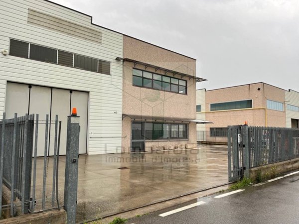 locale commerciale in affitto a Carobbio degli Angeli