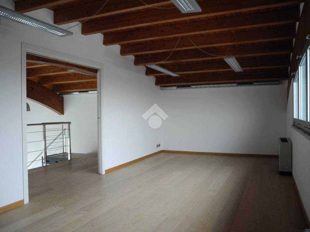 negozio in affitto a Carobbio degli Angeli