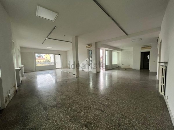 locale commerciale in affitto a Carobbio degli Angeli