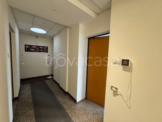 ufficio in affitto a Casazza in zona Colognola