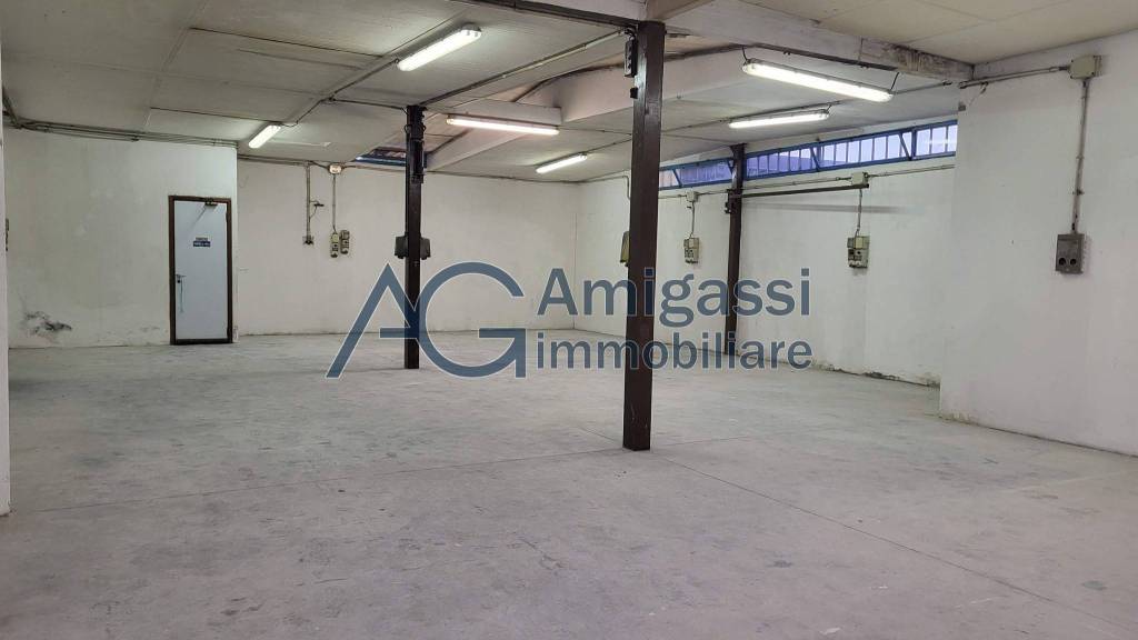 locale commerciale in affitto a Casazza in zona Colognola
