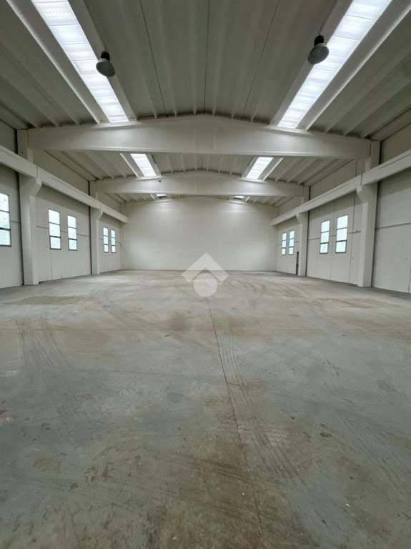 locale commerciale in affitto a Castelli Calepio in zona Calepio