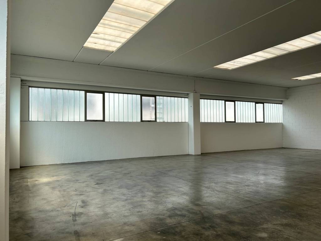 locale commerciale in affitto a Castelli Calepio