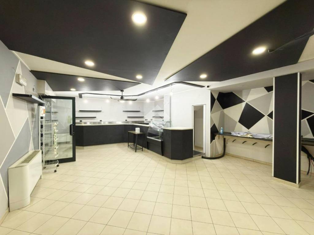 negozio in affitto ad Albiano d'Ivrea