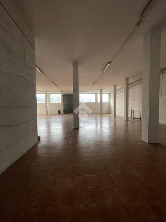 locale commerciale in affitto a Cavernago
