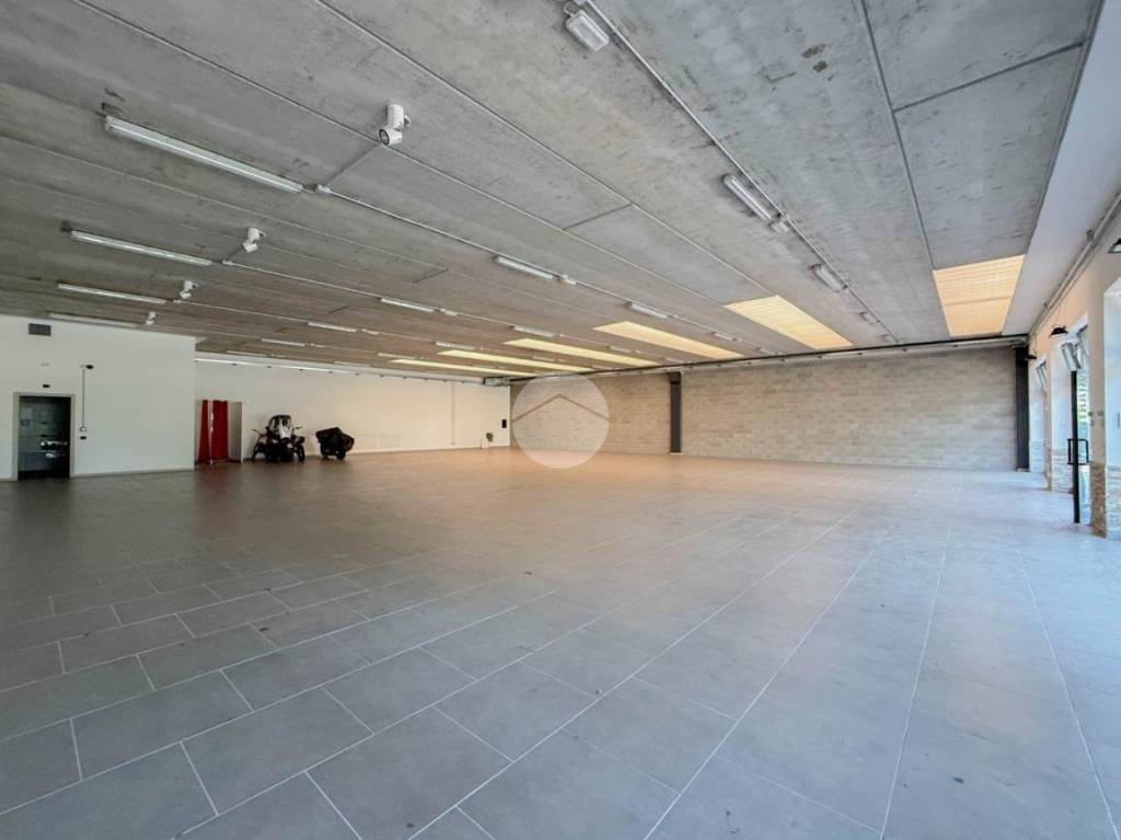 negozio in affitto a Cavernago