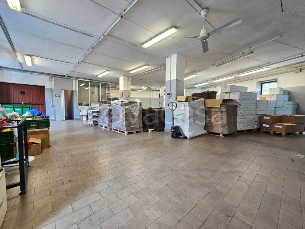 locale commerciale in affitto a Cazzano Sant'Andrea
