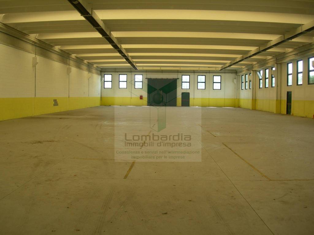 locale commerciale in affitto a Ciserano