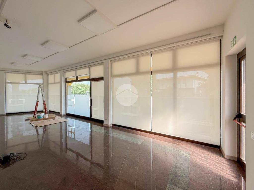 negozio in affitto a Cividate al Piano