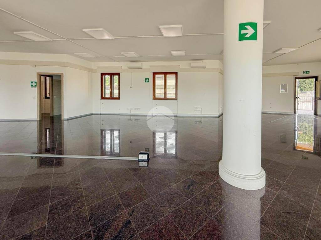 negozio in affitto a Cividate al Piano