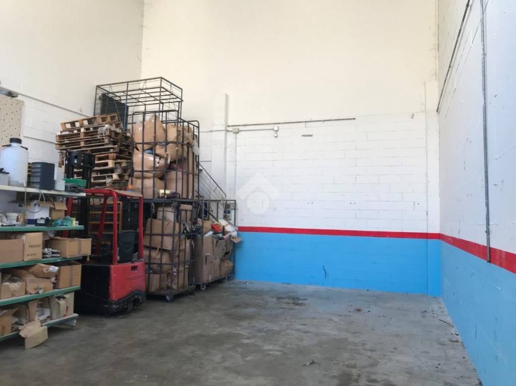 locale commerciale in affitto a Cividate al Piano