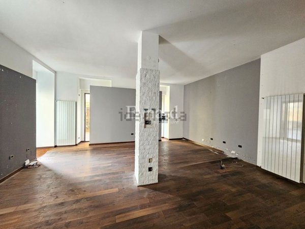 locale commerciale in affitto a Clusone in zona Fiorine