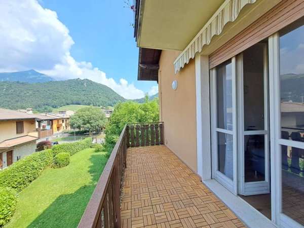 appartamento in affitto a Clusone in zona Fiorine