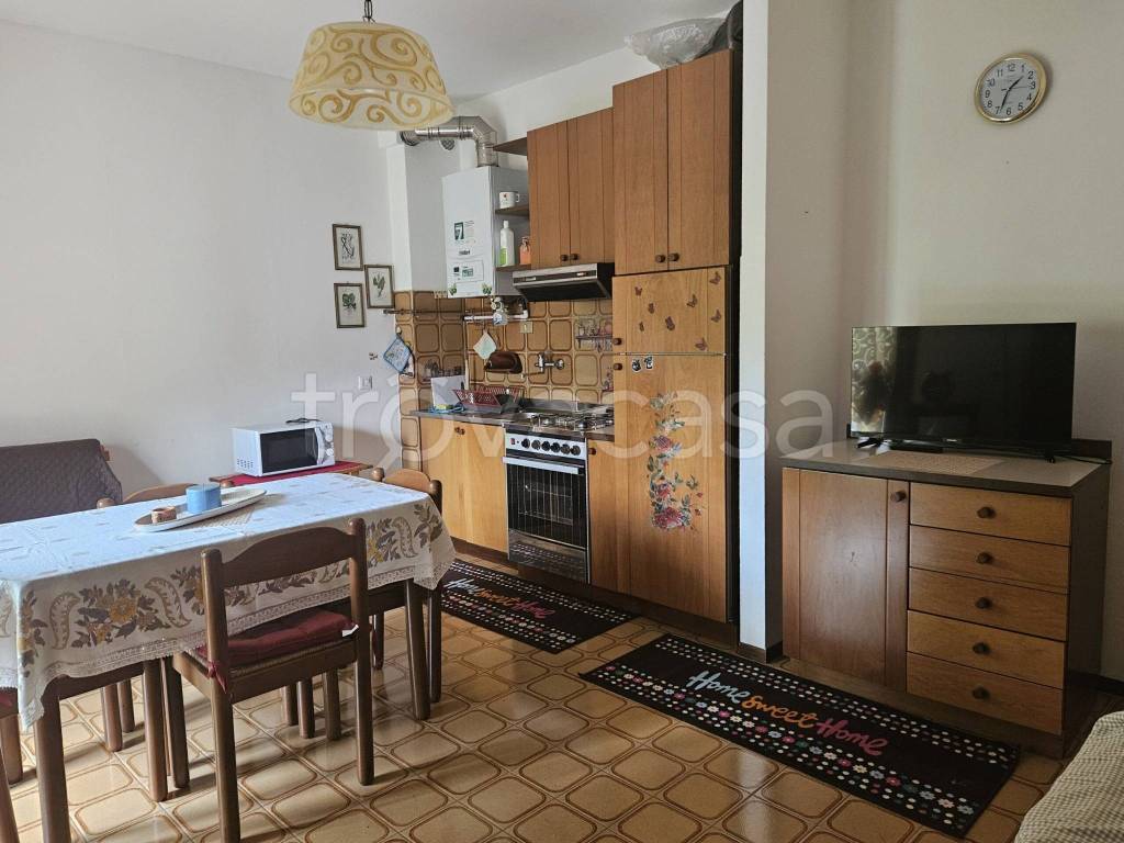 appartamento in affitto a Clusone in zona Fiorine