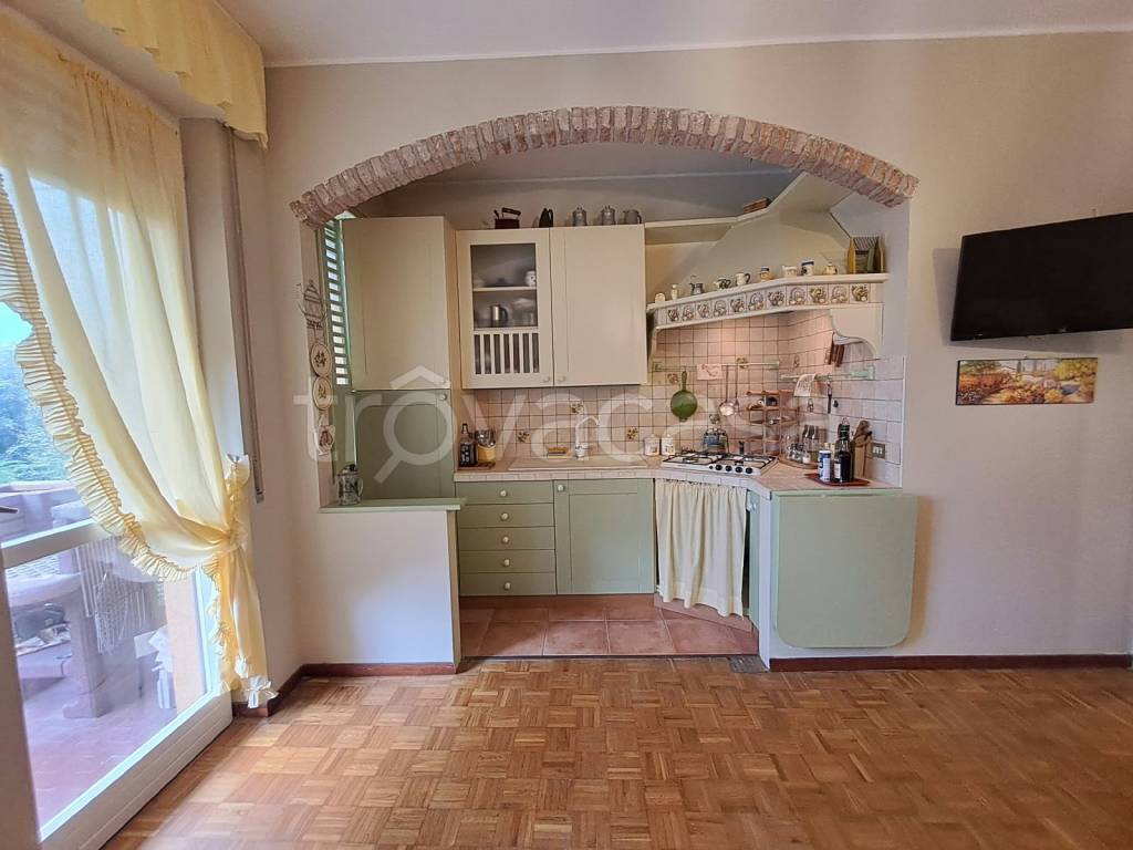appartamento in affitto a Clusone in zona Fiorine