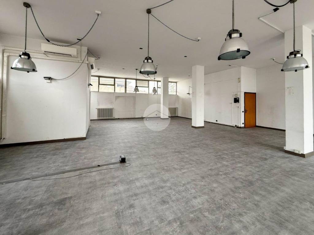 negozio in affitto a Cologno al Serio