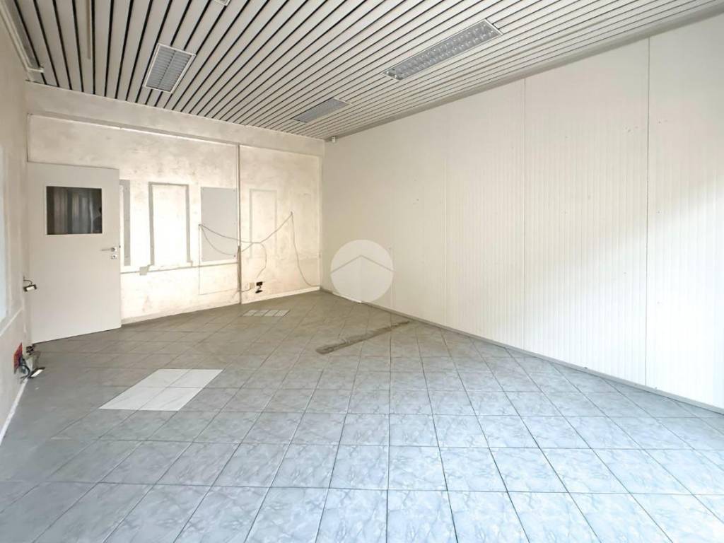 negozio in affitto a Cologno al Serio