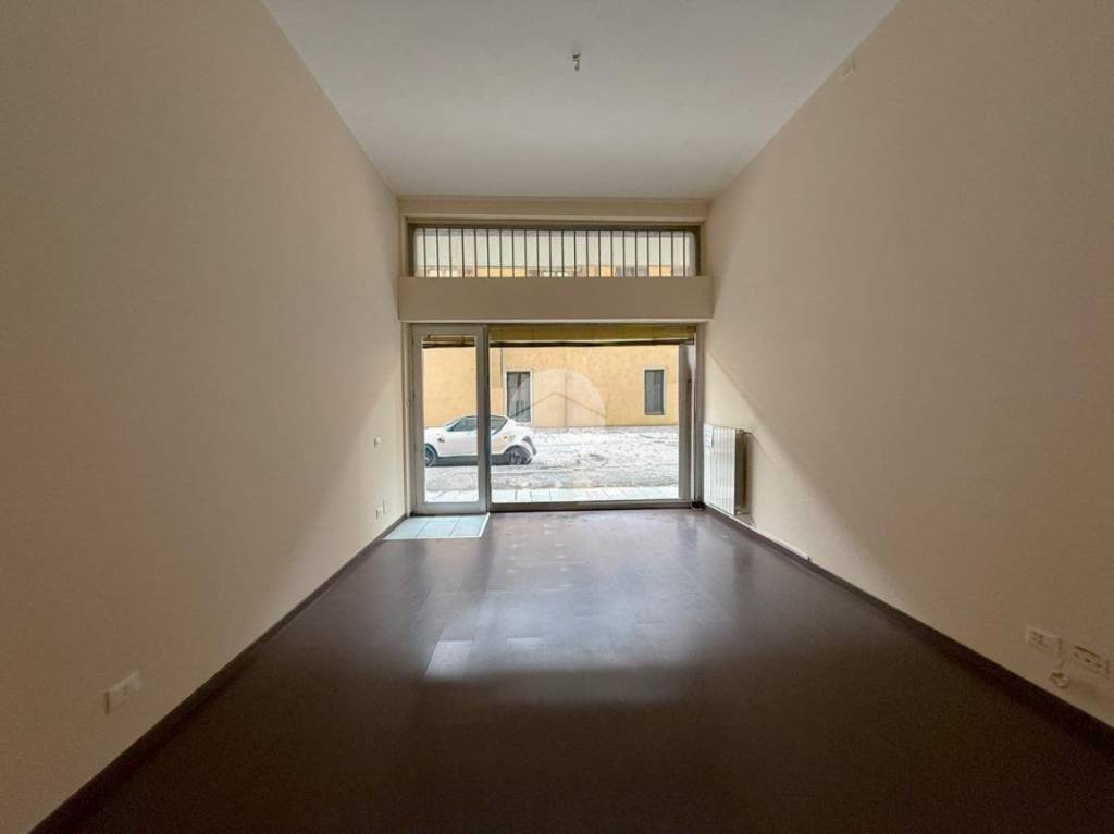 negozio in affitto a Cologno al Serio