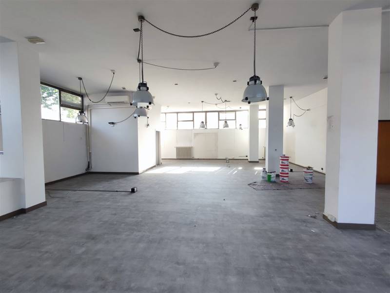 negozio in affitto a Cologno al Serio