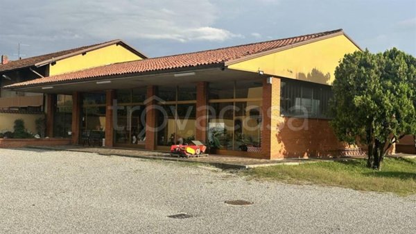 locale commerciale in affitto a Comun Nuovo