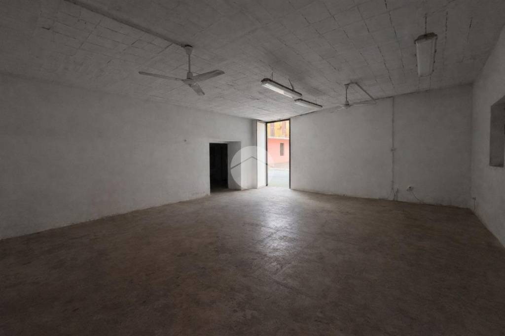 negozio in affitto a Comun Nuovo