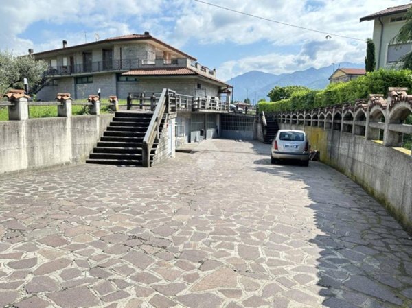 locale commerciale in affitto a Costa Volpino