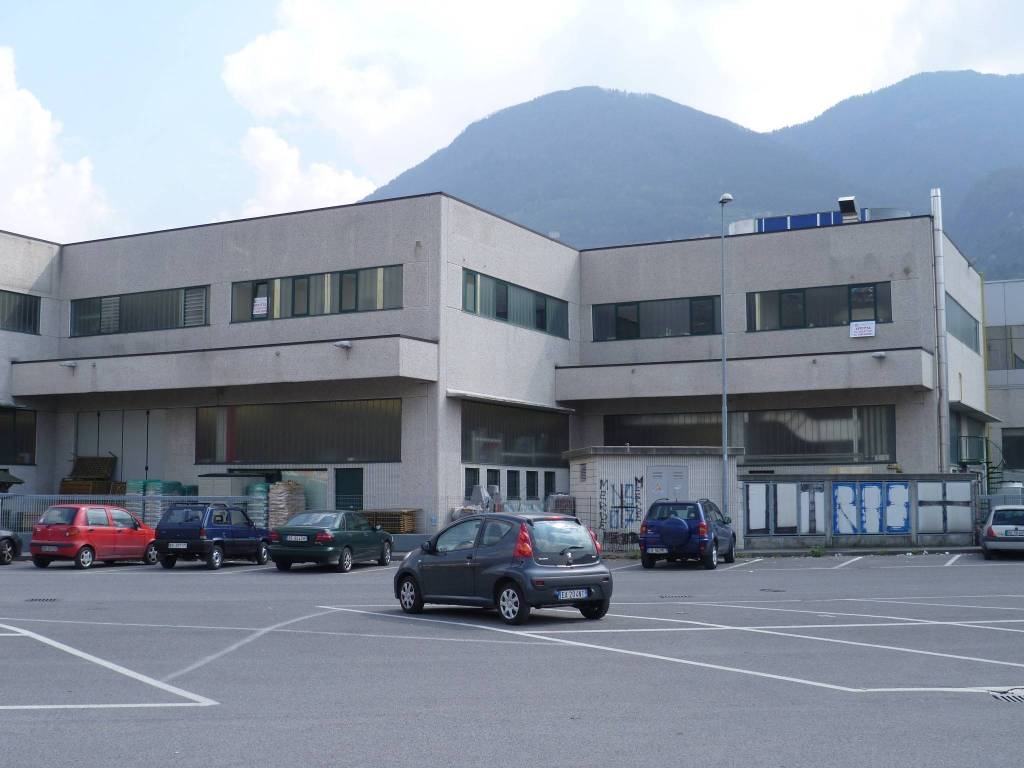 locale commerciale in affitto a Costa Volpino