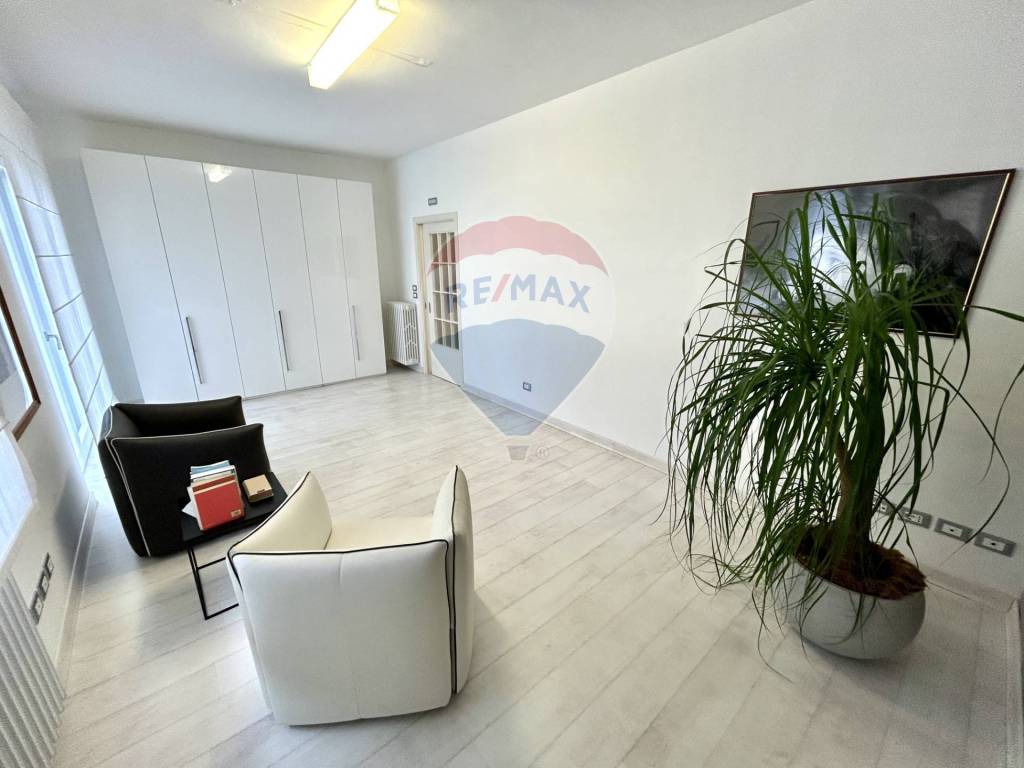 negozio in affitto a Costa Volpino